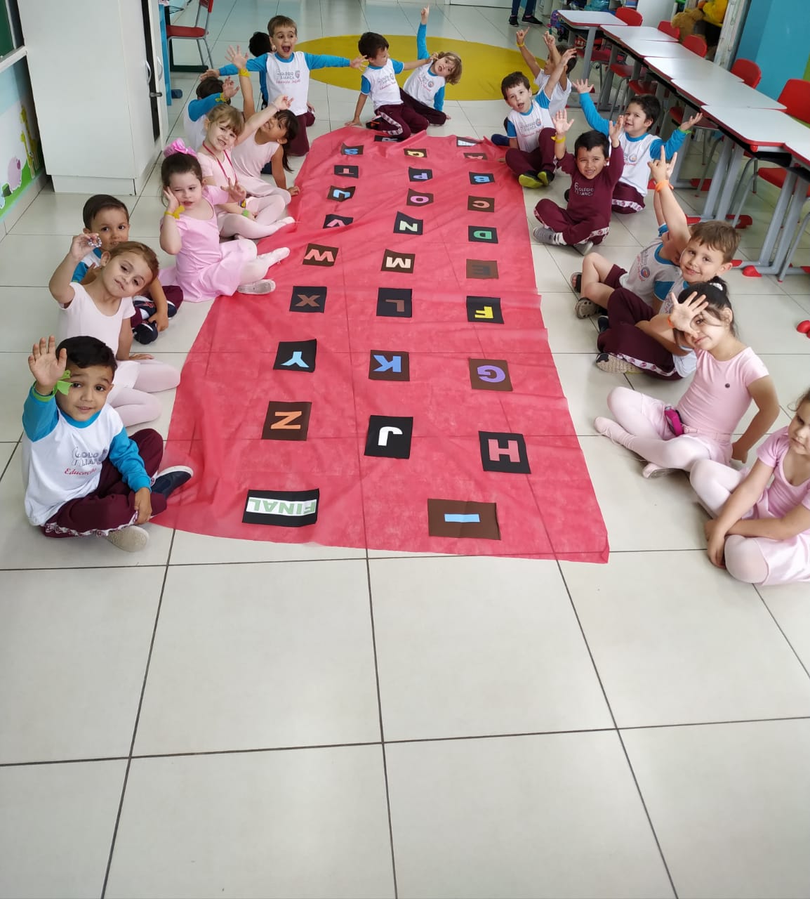 Jogo: Trilha do Alfabeto - Educação Infantil 